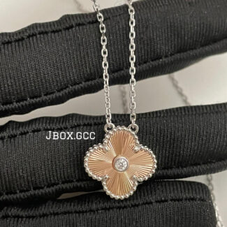 Flower necklace